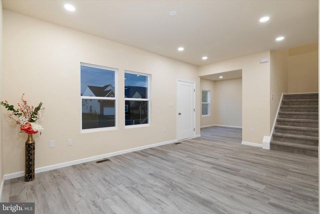 211 PRINCESS CAROLINE CT, Edinburg, VA 22824