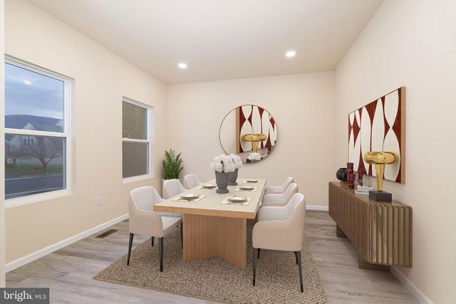 211 PRINCESS CAROLINE CT, Edinburg, VA 22824