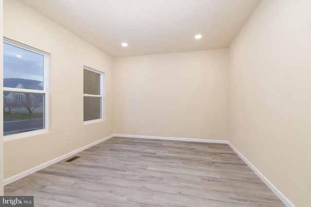 211 PRINCESS CAROLINE CT, Edinburg, VA 22824