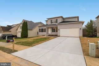 211 PRINCESS CAROLINE CT, Edinburg, VA 22824