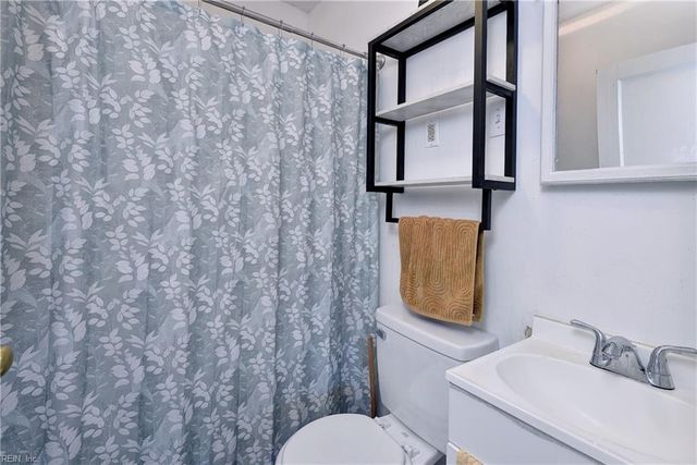 12 Gillis RD, Portsmouth, VA 23702
