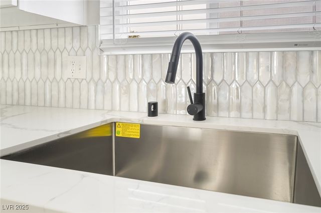 652 Red Lake Way, Las Vegas, NV 89110