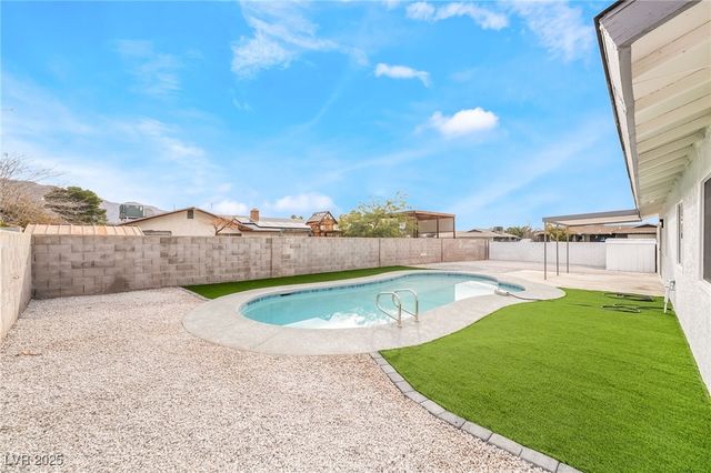 652 Red Lake Way, Las Vegas, NV 89110