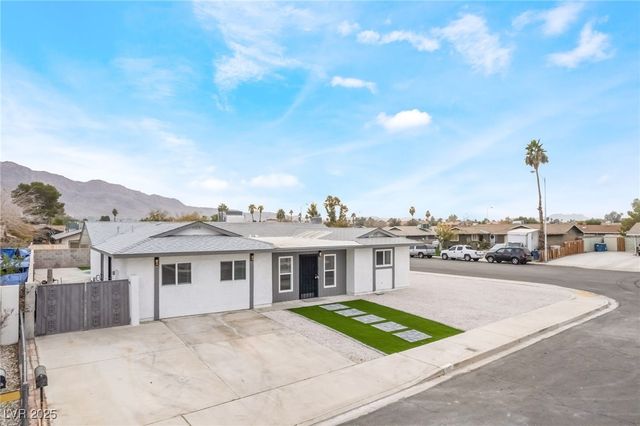 652 Red Lake Way, Las Vegas, NV 89110