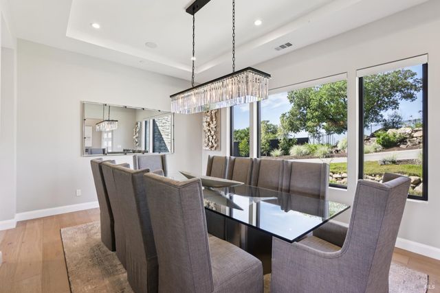 3758 Skyfarm Dr, Santa Rosa, CA 95403