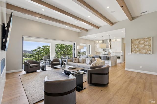 3758 Skyfarm Dr, Santa Rosa, CA 95403