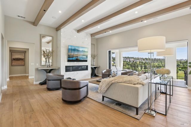 3758 Skyfarm Dr, Santa Rosa, CA 95403