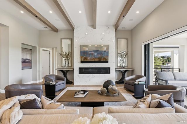 3758 Skyfarm Dr, Santa Rosa, CA 95403