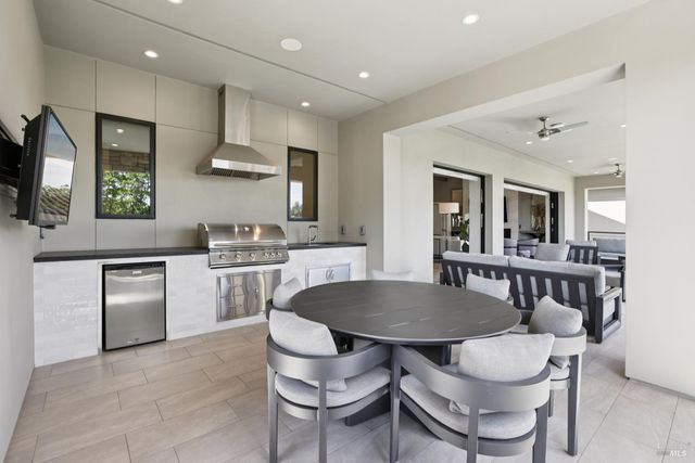 3758 Skyfarm Dr, Santa Rosa, CA 95403