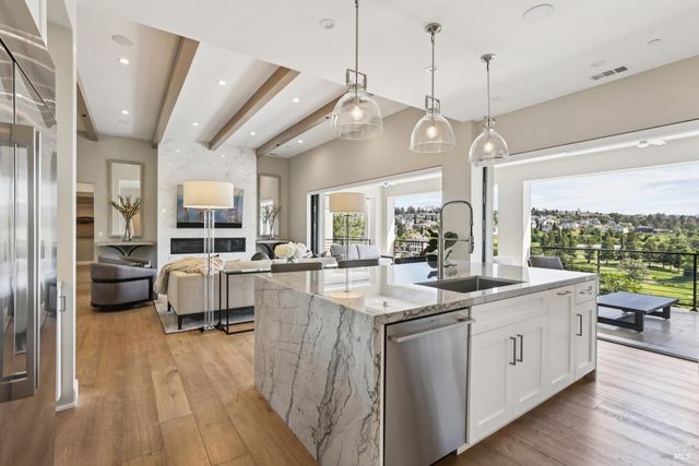 3758 Skyfarm Dr, Santa Rosa, CA 95403