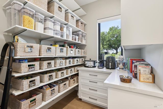 3758 Skyfarm Dr, Santa Rosa, CA 95403