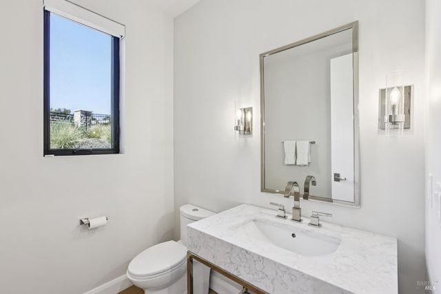 3758 Skyfarm Dr, Santa Rosa, CA 95403