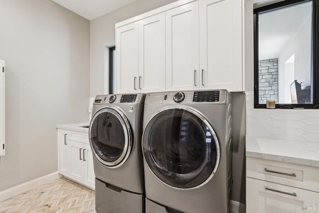 3758 Skyfarm Dr, Santa Rosa, CA 95403