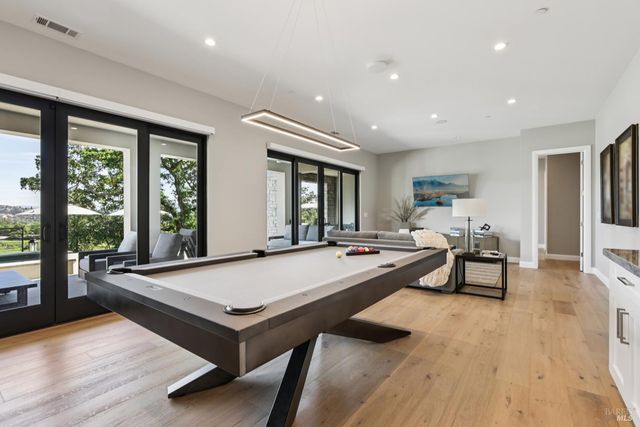 3758 Skyfarm Dr, Santa Rosa, CA 95403