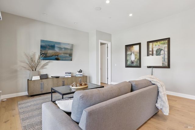 3758 Skyfarm Dr, Santa Rosa, CA 95403