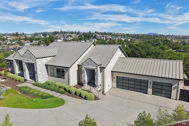 3758 Skyfarm Dr, Santa Rosa, CA 95403