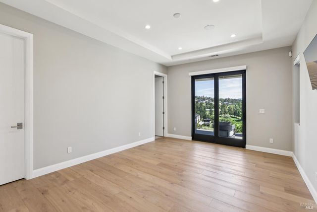 3758 Skyfarm Dr, Santa Rosa, CA 95403