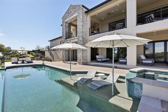 3758 Skyfarm Dr, Santa Rosa, CA 95403