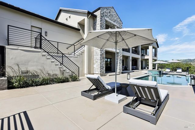 3758 Skyfarm Dr, Santa Rosa, CA 95403