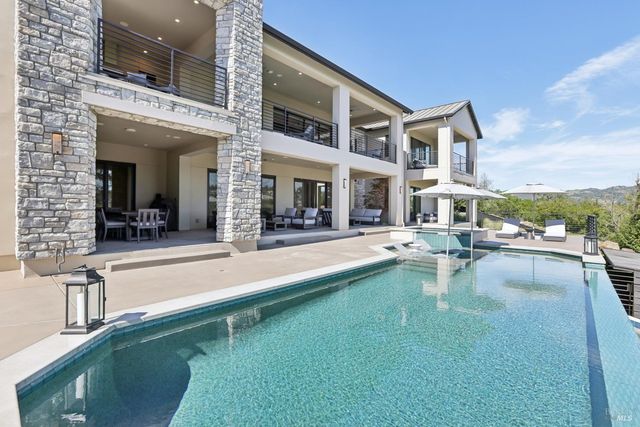 3758 Skyfarm Dr, Santa Rosa, CA 95403