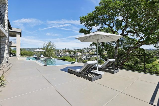 3758 Skyfarm Dr, Santa Rosa, CA 95403