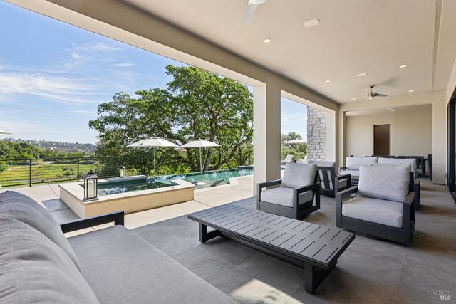 3758 Skyfarm Dr, Santa Rosa, CA 95403