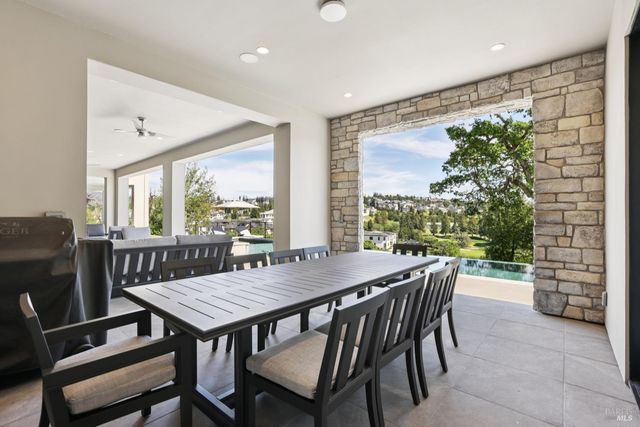 3758 Skyfarm Dr, Santa Rosa, CA 95403