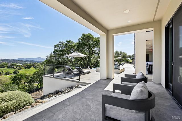 3758 Skyfarm Dr, Santa Rosa, CA 95403