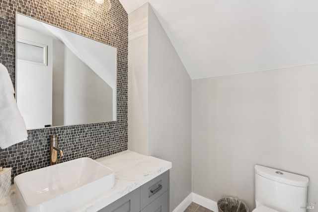 3758 Skyfarm Dr, Santa Rosa, CA 95403