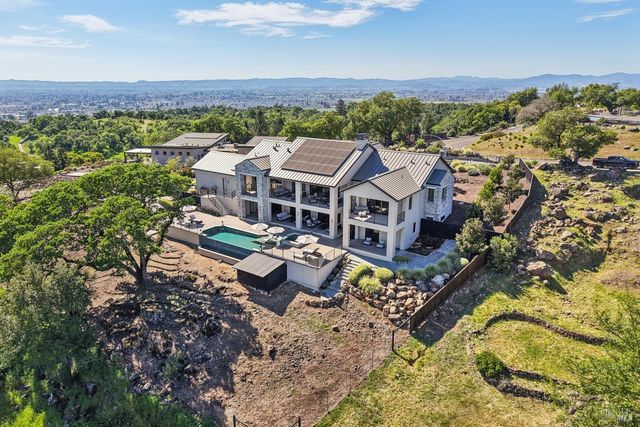 3758 Skyfarm Dr, Santa Rosa, CA 95403
