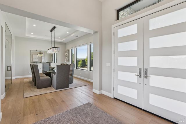 3758 Skyfarm Dr, Santa Rosa, CA 95403