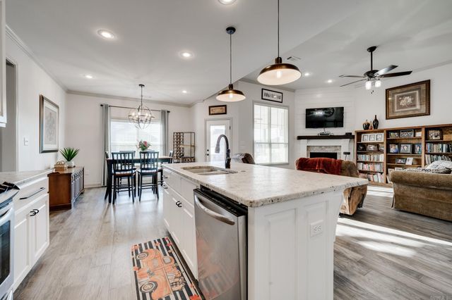 1875 Josh, Conway, AR 72034