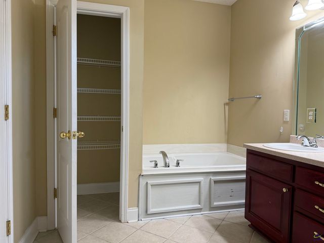 129 Manchester Lane, Byron, GA 31008