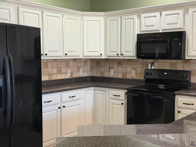 129 Manchester Lane, Byron, GA 31008