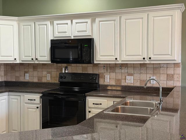 129 Manchester Lane, Byron, GA 31008