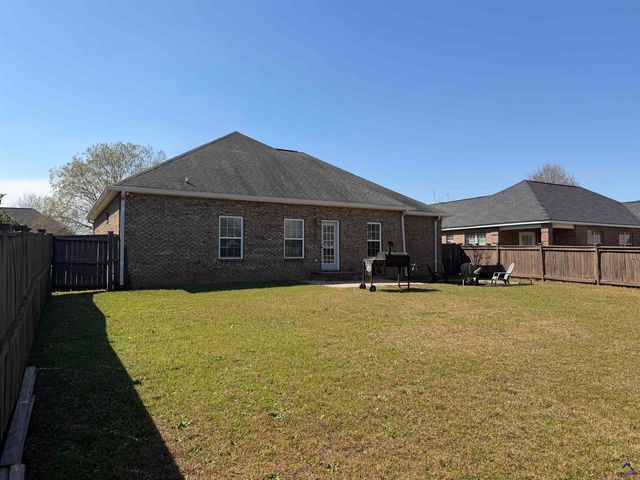 129 Manchester Lane, Byron, GA 31008