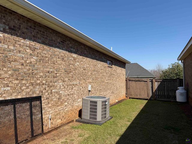 129 Manchester Lane, Byron, GA 31008