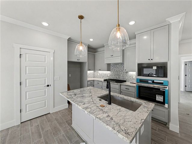 6906 High Meadows Avenue, Bentonville, AR 72713