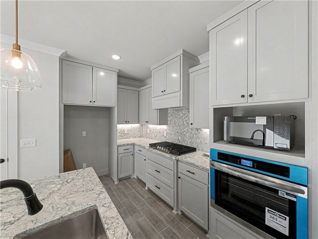 6906 High Meadows Avenue, Bentonville, AR 72713