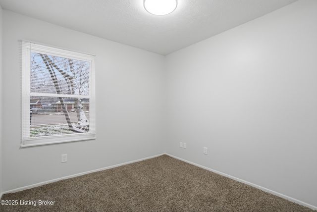 4802 Tipton Pl, Louisville, KY 40272