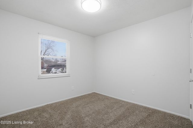 4802 Tipton Pl, Louisville, KY 40272