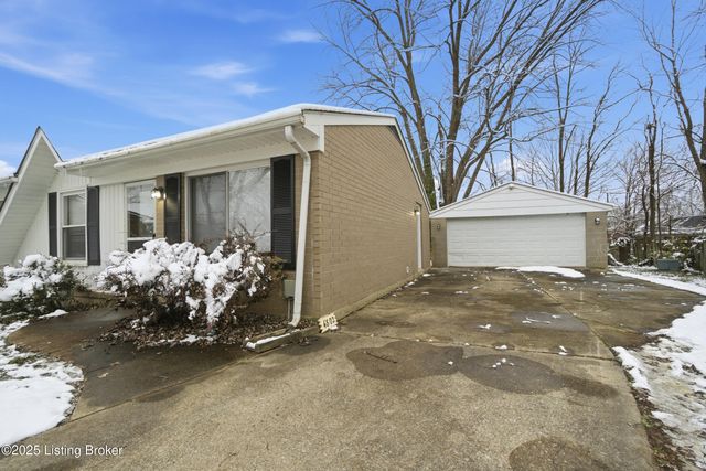 4802 Tipton Pl, Louisville, KY 40272