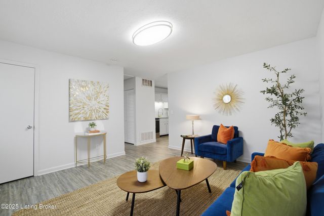 4802 Tipton Pl, Louisville, KY 40272