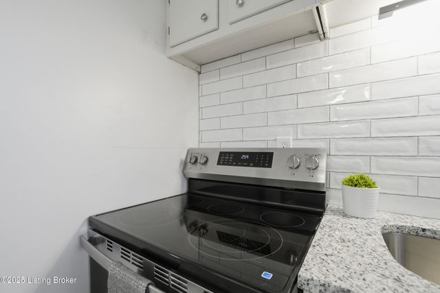 4802 Tipton Pl, Louisville, KY 40272