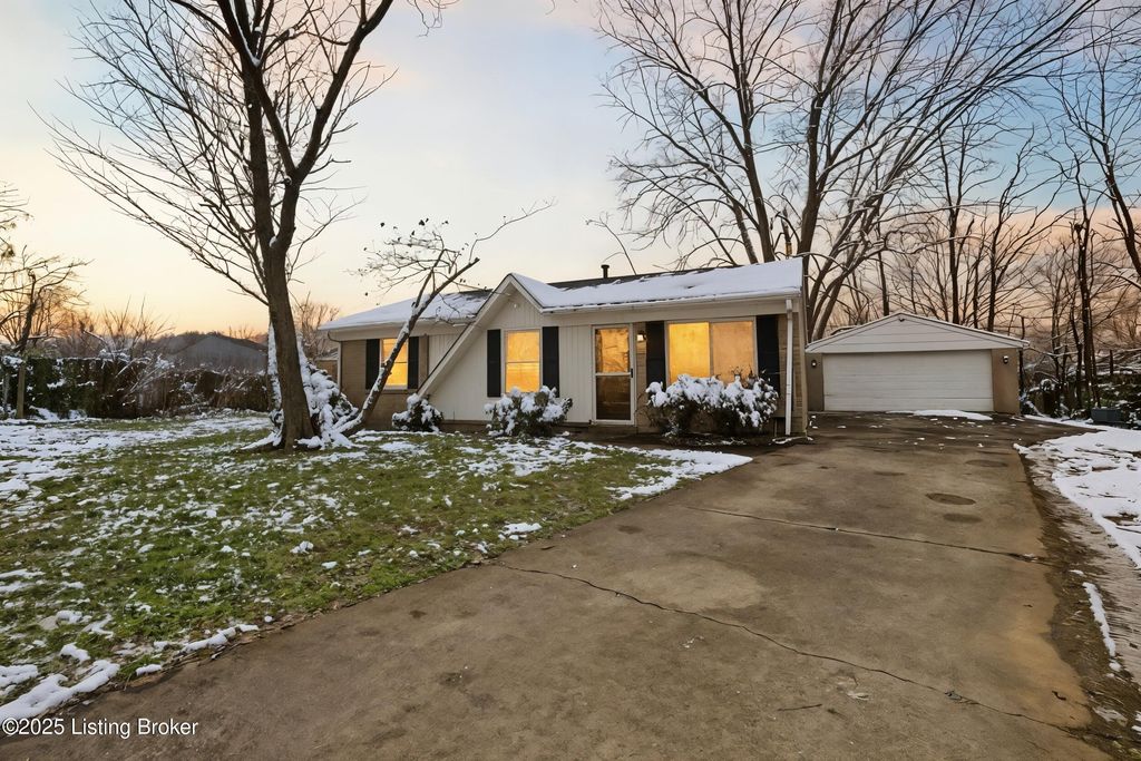 4802 Tipton Pl, Louisville, KY 40272