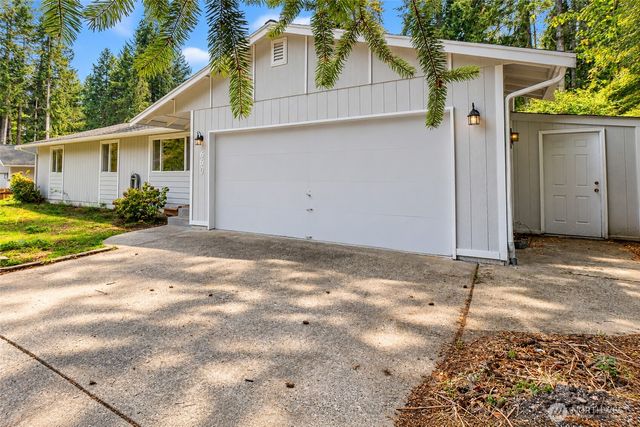 660 NE Barbara Boulevard, Belfair, WA 98528