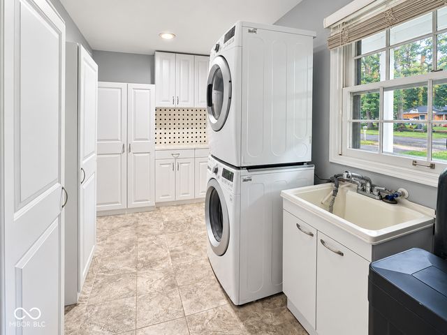 1537 W 74th Place, Indianapolis, IN 46260