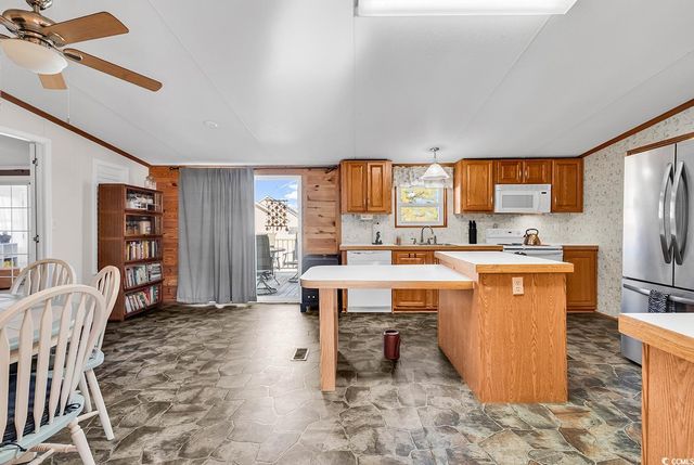 501 Topaz Ave., Little River, SC 29566