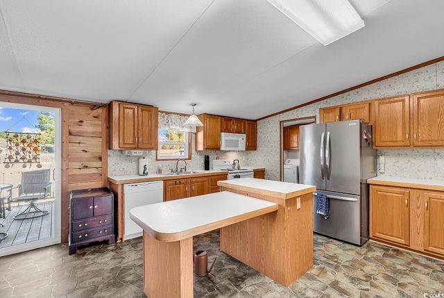 501 Topaz Ave., Little River, SC 29566