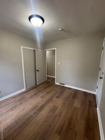 20910 Van Antwerp, Harper Woods, MI 48225